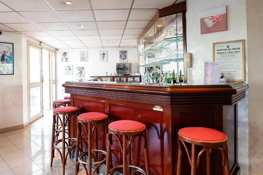 Adonis Cannes - Hôtel Thomas Le Cannet França