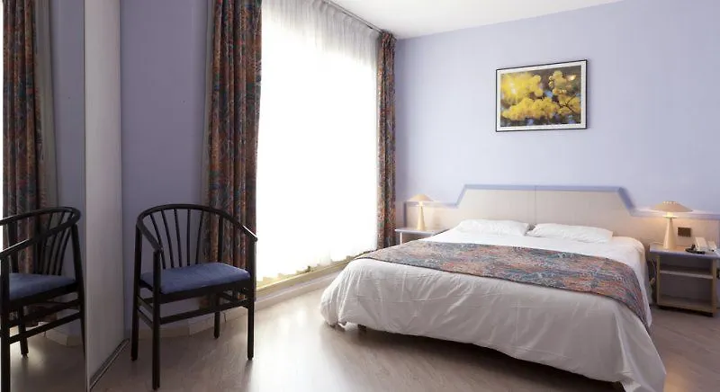 ***  Adonis Cannes - Hotel Thomas Le Cannet France